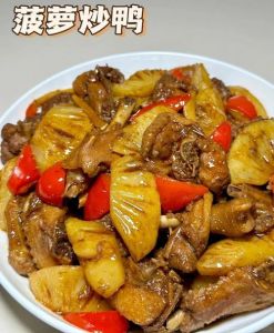 炒鸭肉放什么配菜最合适_根茎菇豆提鲜香，特色调味更添味！