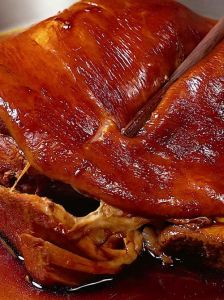 煮肘子可以放哪些香料_八角桂皮香叶，三放三不放有绝招