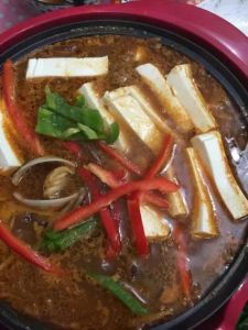 煮大酱汤要放黄豆酱吗_黄豆酱是大酱汤灵魂，选对酱汤才地道