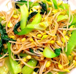 清炒豆芽需要焯水吗_冰水泡替焯水，大火快炒保鲜味