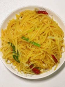 土豆丝为什么焯水_焯水土豆丝防粘连，脆爽关键步骤