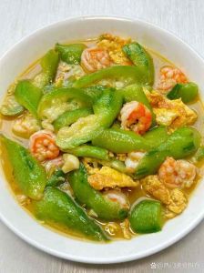 丝瓜加虾的做法_爆炒虾丝瓜，香甜入味做法