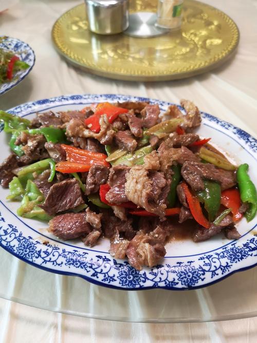 四川生吃牛肉做法_宜宾生牛肉蘸水，鲜猛火辣！