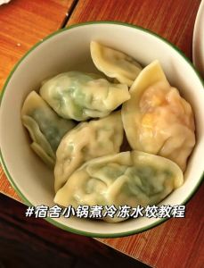 没冻饺子蒸多久才熟透_蒸饺子15-20分钟，旺火足汽，皮软馅熟！