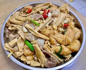 家常菜焖肉做法_电饭锅焖肉，肥瘦相间，咸甜适口
