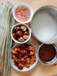 制作粽子的材料_甜咸粽子包指南，全家团圆温馨情