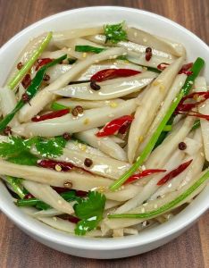 藕丝炒银鱼的家常做法_藕丝银鱼家常菜，炒煮汤美味做法