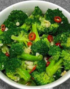 西兰花焯水正确方法_家庭西兰花为啥不如饭店？秘诀在此！