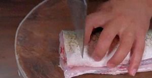 鲜嫩的草鱼如何腌制_草鱼白酒香料腌，简单又美味！