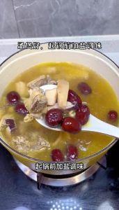 墨鱼炖鸡汤的家常做法_老土鸡汤配墨鱼干，鲜美醇厚暖身子！