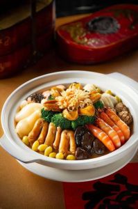 红烧全家福做法大全_海鲜肉蔬搭配妙，家常美味传温情