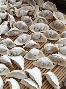 荠菜包饺子的做法_荠菜鲜肉饺子，鲜香美味易上手