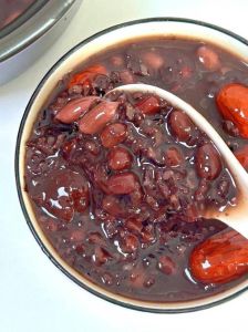 红豆紫米粥的做法_提前浸泡，电饭煲煮出香甜味