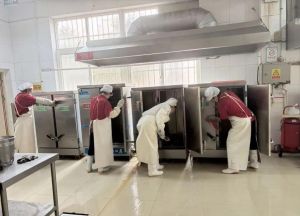 在无人的教学楼里做老师从一锅家常菜读懂校园食堂里的烟火与记忆