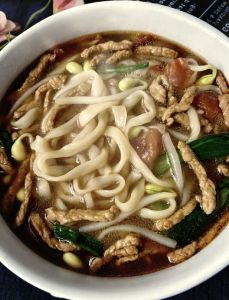 油菜火腿炒面条的做法_切片煎微焦，油菜烫翠绿，炒蛋加水嫩，面条过冷劲，调味321