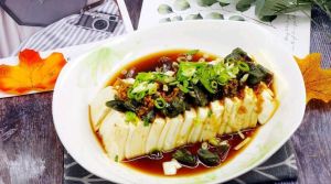 用食盐点豆腐的做法_泡发磨浆煮豆浆点豆腐全攻略