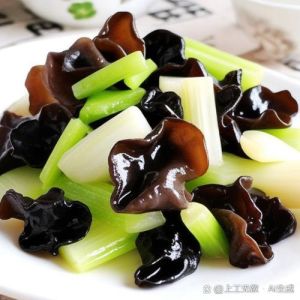 莴笋炒木耳的做法_清爽莴笋炒木耳，脆嫩可口家常菜