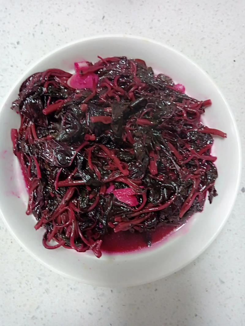 红苋菜凉拌简单步骤_盐水泡洗去沙粒,蒜蓉辣椒油香醋凉拌苋菜,爽脆美味解暑! 红苋菜凉拌简单步骤_盐水泡洗去沙粒,蒜蓉辣椒油香醋凉拌苋菜,爽脆美味解暑!