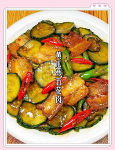 小黄瓜蜜汁扣肉最简单三个步骤_软糯香甜，在家轻松做！