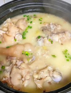 清汤芸豆排骨汤的做法_清汤芸豆排骨汤，家常做法，暖心暖胃！