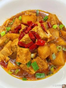 香焖豆腐的家常做法大全集_嫩豆腐煎制要细心，小火慢煎入味香