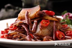 蕨菜炖肉的做法大全_蕨菜干炖花肉粉条，软糯入味营养棒！