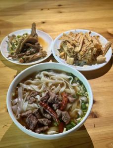 饺子馆的粉的做法_手工或工业化，吃法多选