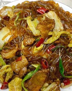 红薯粉炖鸡的做法_宁远红薯粉炖鸡，家常美味暖心脾