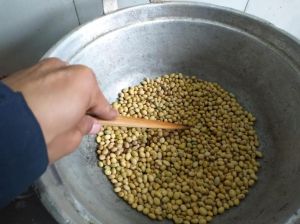 二月二商用炒豆怎么炒_二月二沙土炒黄豆，北方香脆传统味