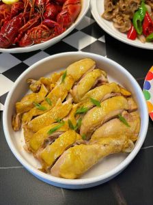 广东梅州盐焗鸡的正宗做法_盐焗三黄鸡，不加水，美味多做法