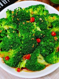 西兰花水开煮多久熟_西蓝花煮多久？大小不同时间不同