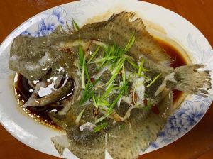 多宝鱼需要蒸几分钟_清蒸多宝鱼，简单美味，在家轻松做！