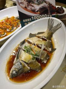 蒸鱼豉油蒸什么鱼_蒸鱼豉油配鲈鱼鲜嫩，配虾蟹贝类美味！