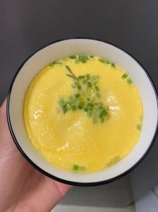 鸡蛋一般蒸几分钟就可以熟了_蒸鸡蛋多长时间？深浅火力看口感！