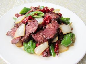 蒸马肠子正确方法_新疆特色蒸马肠，肥而不腻，美味可口！