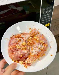 微波炉能把生鸡腿煮熟吗_微波炉煮鸡腿要控时控功率，用温度计确保熟透