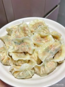 蒸饺子怎么样才算熟_蒸饺多久熟？小饺8分钟，大饺要延长时间