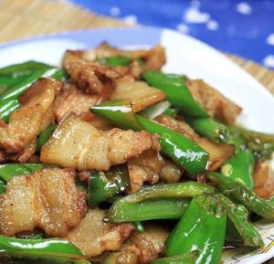 辣椒炒肉肉要不要焯水_辣椒炒肉青椒别焯水，肉要灵活处理