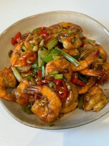 基围虾配什么菜炒合适_鲜嫩韭菜炒基围虾，鸡蛋提香小米辣点睛