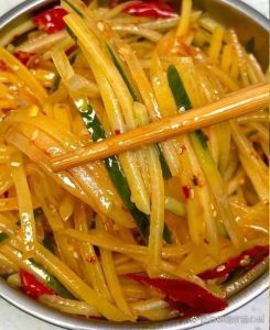 土豆丝怎么判断熟没熟_炒土豆丝火候口感到位！